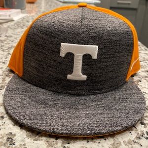 Brand new Nike Tennessee SnapBack hat (gray and orange)